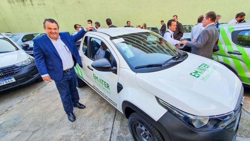 Secretaria de Agricultura participa da entrega de 39 veículos às unidades da Emater-MG