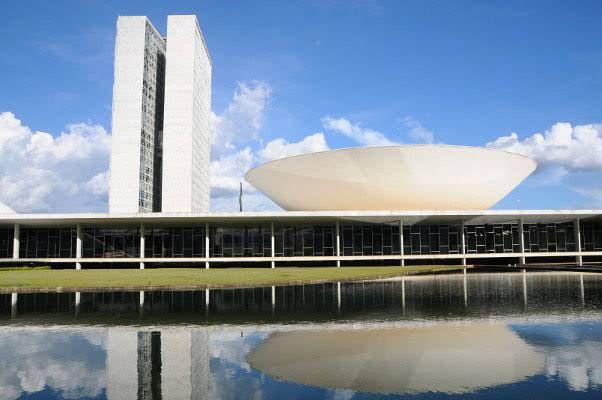 Câmara promove campanha de combate à violência política contra a mulher
