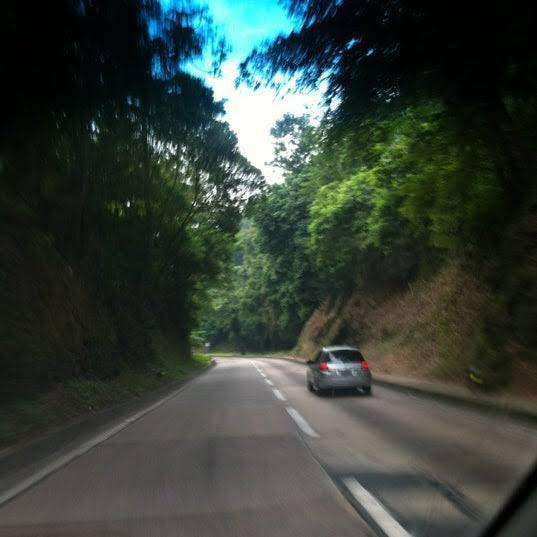 Carreta de grande porte interditará descida da serra de Petrópolis na madrugada desta terça (19)