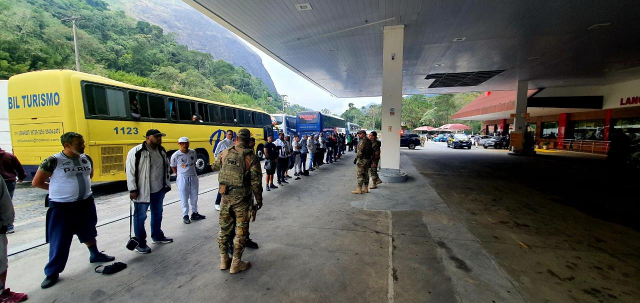 Confusão entre torcedores na BR 040 em direção ao Rio é dissipada pela PRF