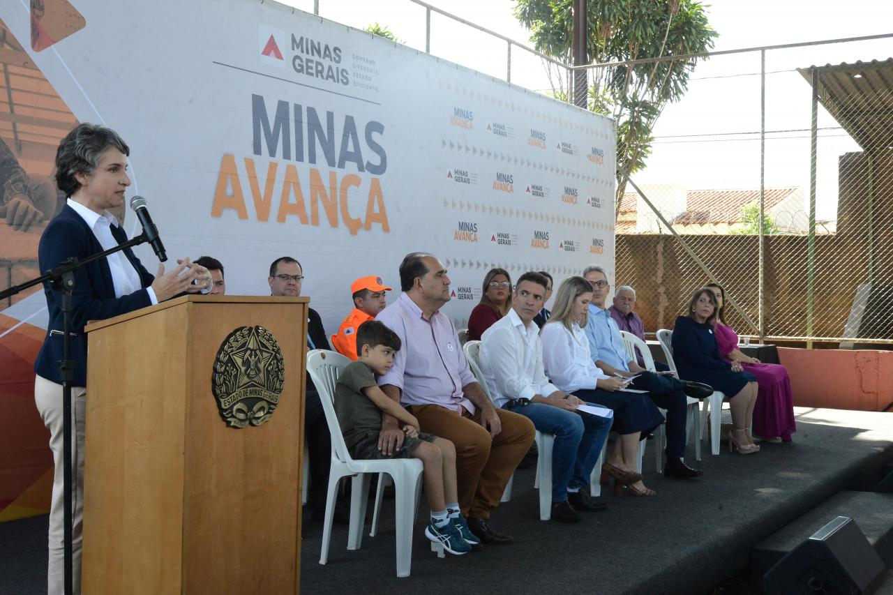Governo de Minas anuncia R$ 270 milhões para 7ª e 8ª etapas do Mãos à Obra na escola