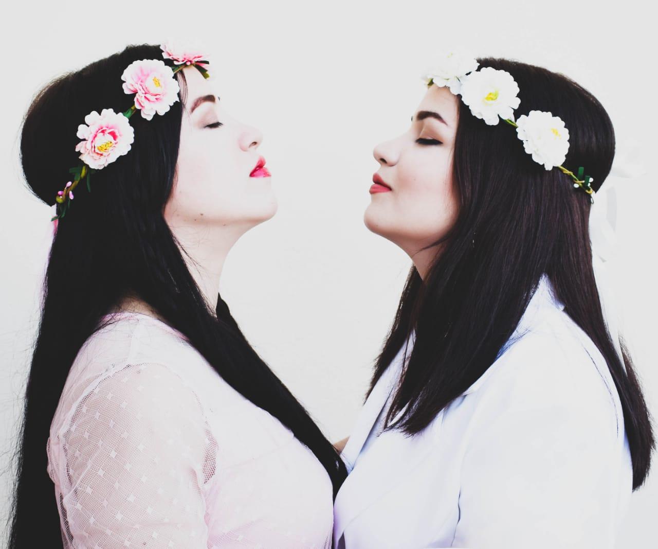Irmãs cubanas Kery e Kelly protagonizam sucesso da música sertaneja romântica em seu país