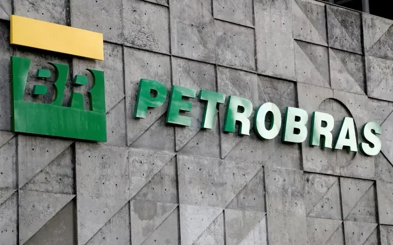 Preço da gasolina no Brasil está abaixo da média mundial, aponta levantamento