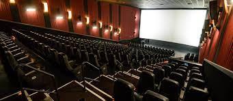 Tecnologia que permite o acesso de cegos e surdos aos cinemas é testada em Brasília