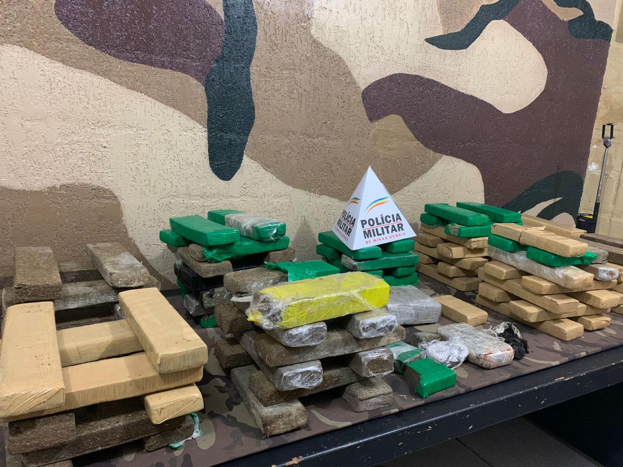 Mais de 100 barras de maconha são apreendidas em serralheria