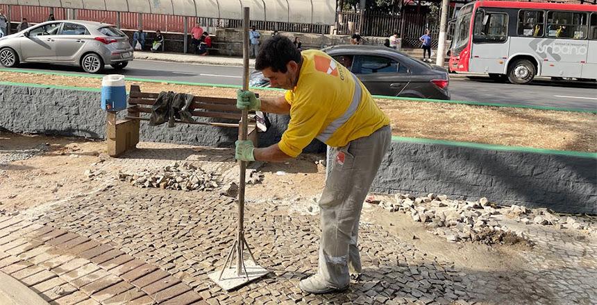PJF dá sequência aos trabalhos de revitalização da Praça da Estação