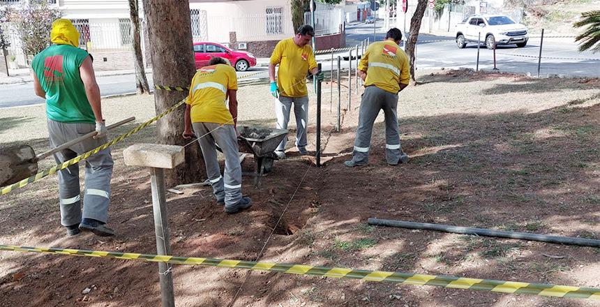 PJF dá sequência às obras de instalação do parcão da praça Armando Toschi Ministrinho