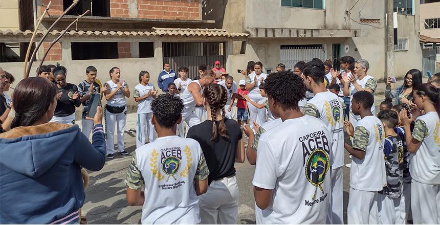 Rua de Brincar do bairro Ponte Preta recebe roda de capoeira e exposição de artesanato