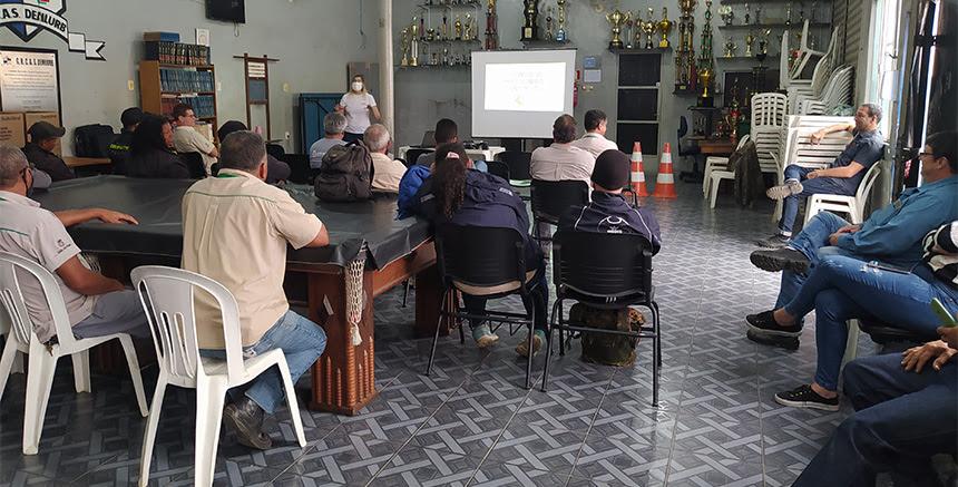 Servidores do Demlurb participam de palestra sobre segurança e educação no trânsito durante ações operacionais