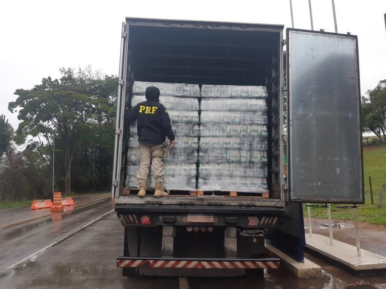 Cerveja sem documentação fiscal é flagrada pela PRF na BR 534 em Pouso Alto(MG)