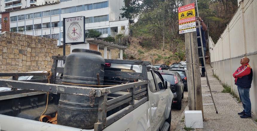 Defesa Civil instala placas para alerta sobre risco de alagamento