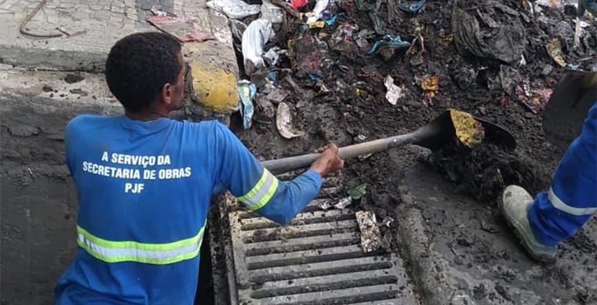 PJF realiza limpeza das bocas de lobo no Mergulhão