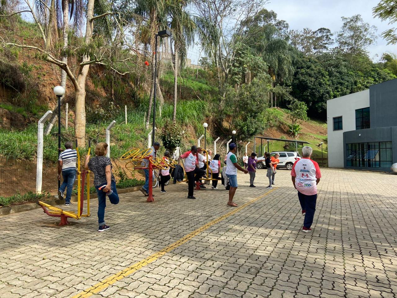 Aulão de ginástica abre programação do mês do idoso
