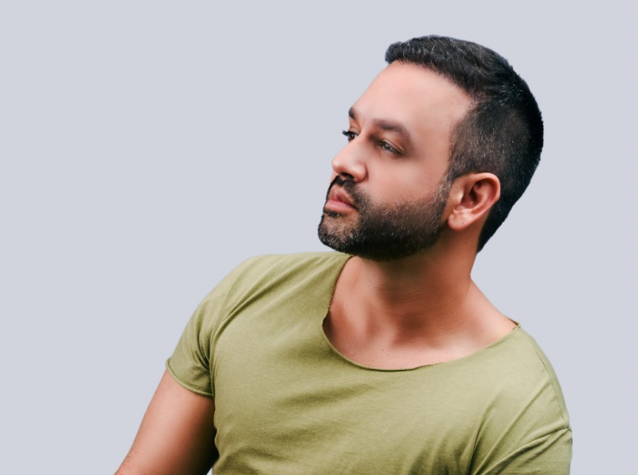 Cantor Robertto lança single Pretérito Imperfeito