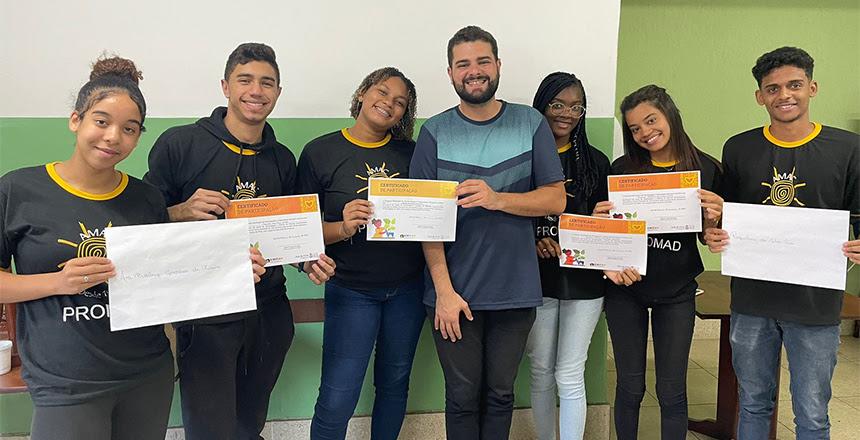 Empav realiza entrega de certificados de curso de jardinagem para jovens aprendizes