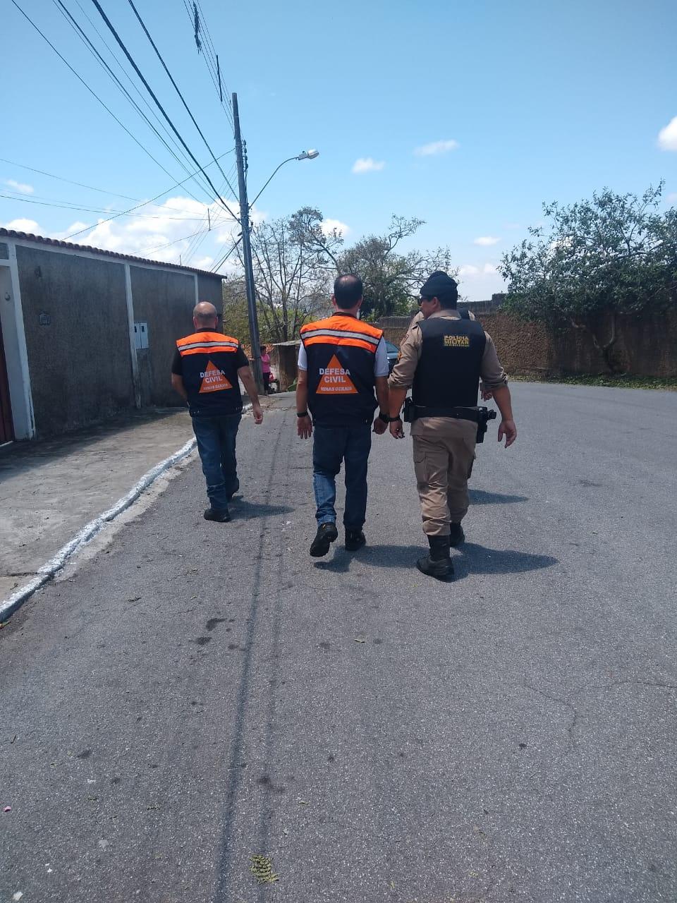 Equipes da Defesa Civil atuam em cidades atingidas por temporais