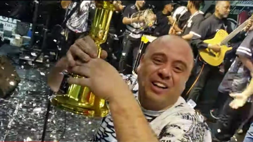 Gaviões da fiel tem samba de professor da UniPaulistana