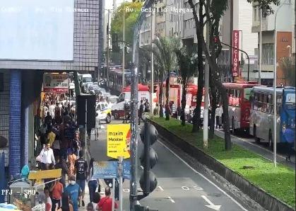 Idosa morre atropelada por ônibus no centro de Juiz de Fora
