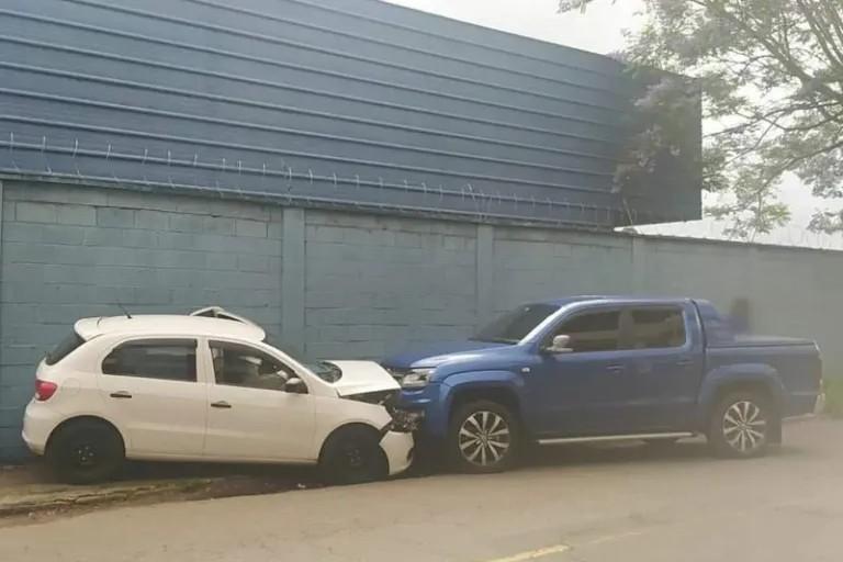 Motorista passa mal e colide com outro veículo, em Juiz de Fora