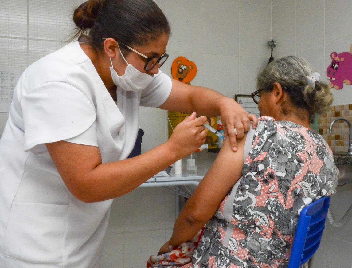 Só 39% da população acima de 40 anos recebeu a segunda dose de reforço contra covid