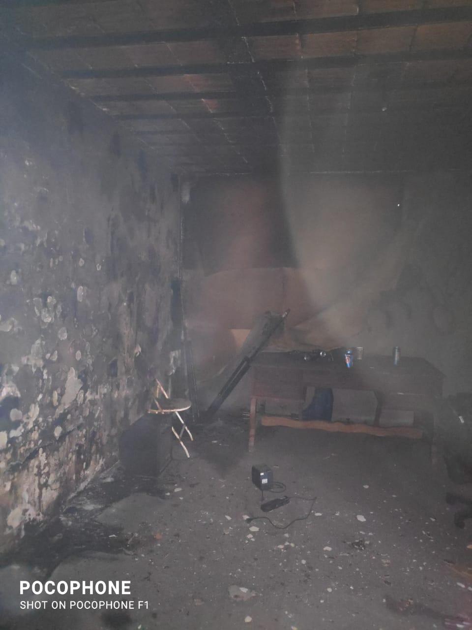 Bombeiros atendem ocorrência de incêndio em estúdio de música no Tejuco