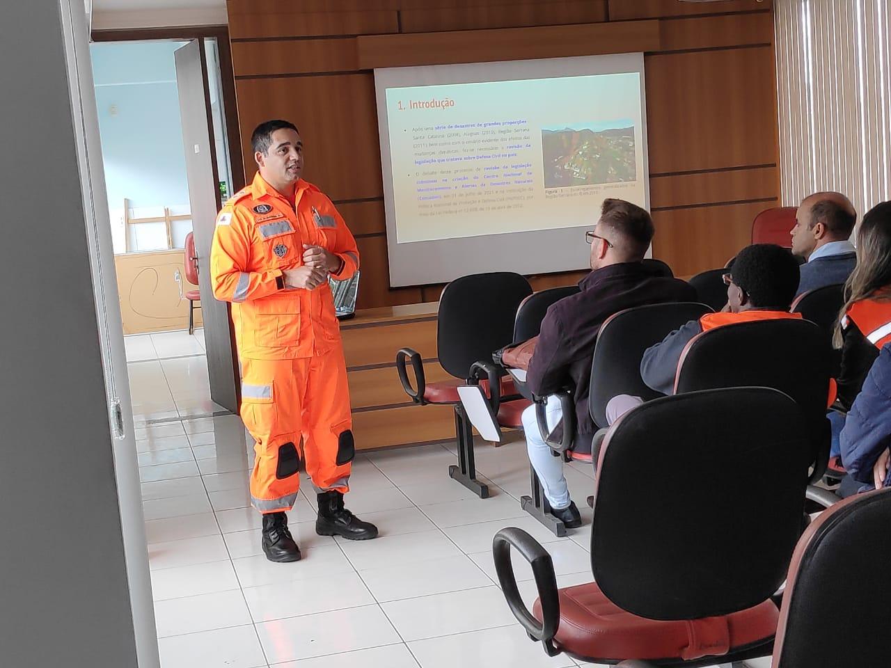 Bombeiros ministram Palestra em São Jõao del Rei