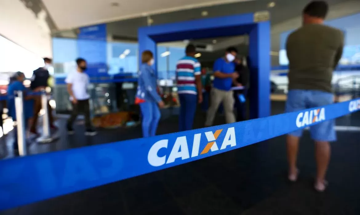 CAIXA PAGA BENEFÍCIOS CAMINHONEIRO E TAXISTA NESTE SÁBADO (19)