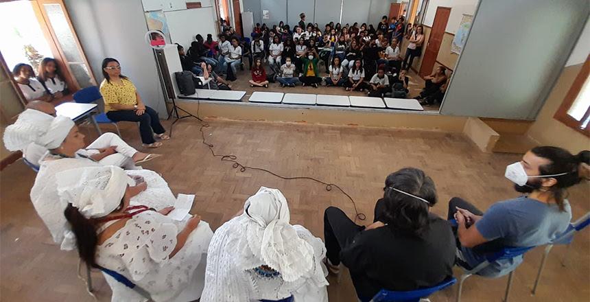 Estudantes conversam sobre respeito à Diversidade Religiosa