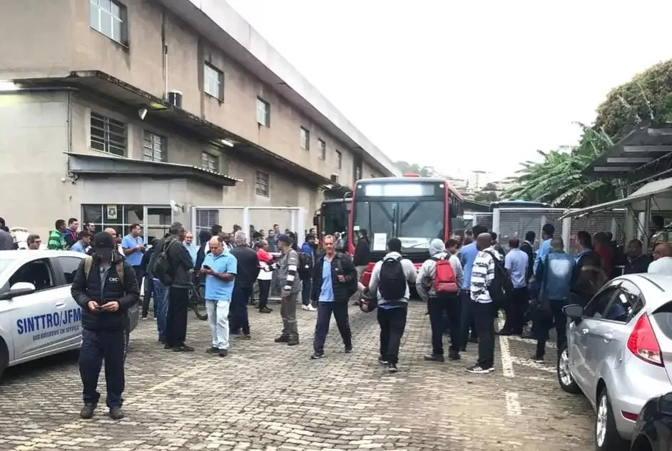 Ônibus voltam a circular normalmente em Juiz de Fora