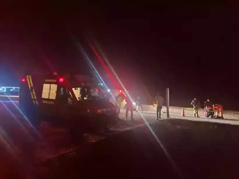 Terceiro acidente fatal na BR-040 em menos de um mês: homem morre atropelado por carreta, em Juiz de Fora.