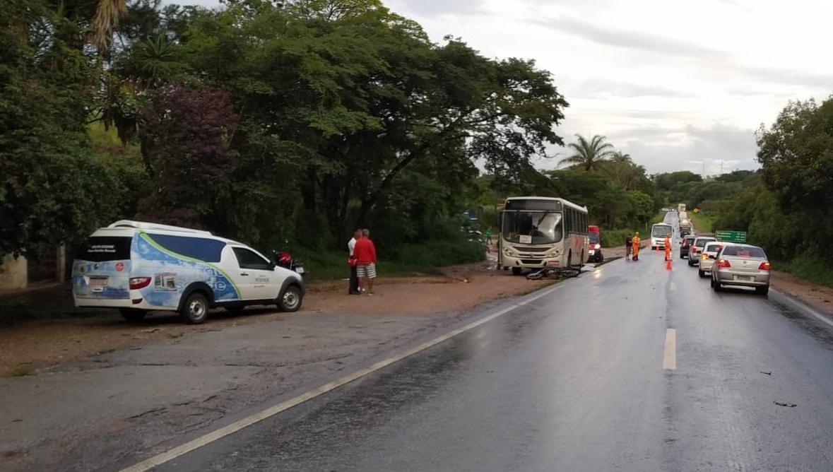 Bombeiros atendem acidente de motocicleta com duas vítimas fatais na BR 265