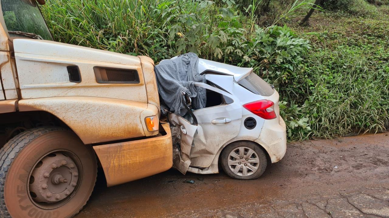 Bombeiros de Congonhas retiram vítima fatal encarcerada nas ferragens em acidente na rodovia MG 30