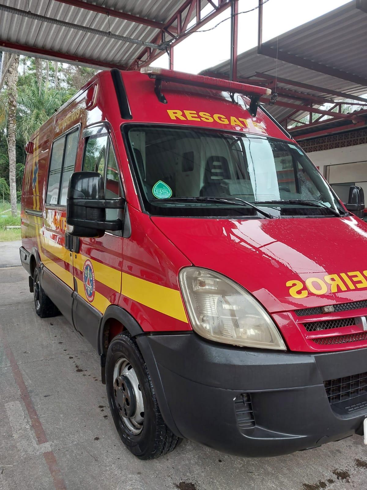 Bombeiros de Lafaiete atendem ciclista acidentado na rodovia MG-129