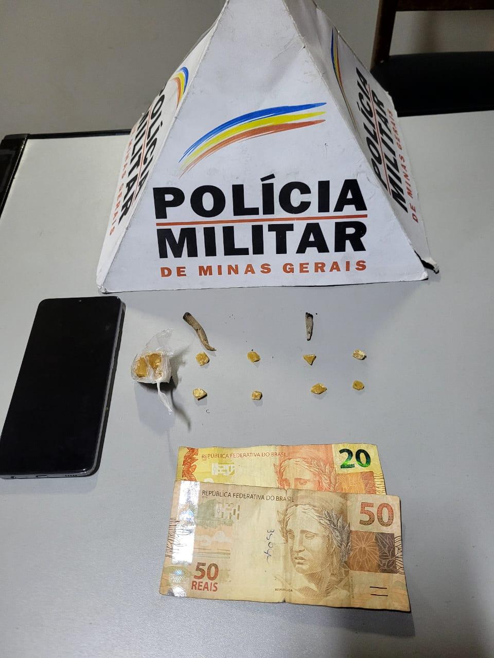Dois homens são presos por tráfico de drogas em Barbacena