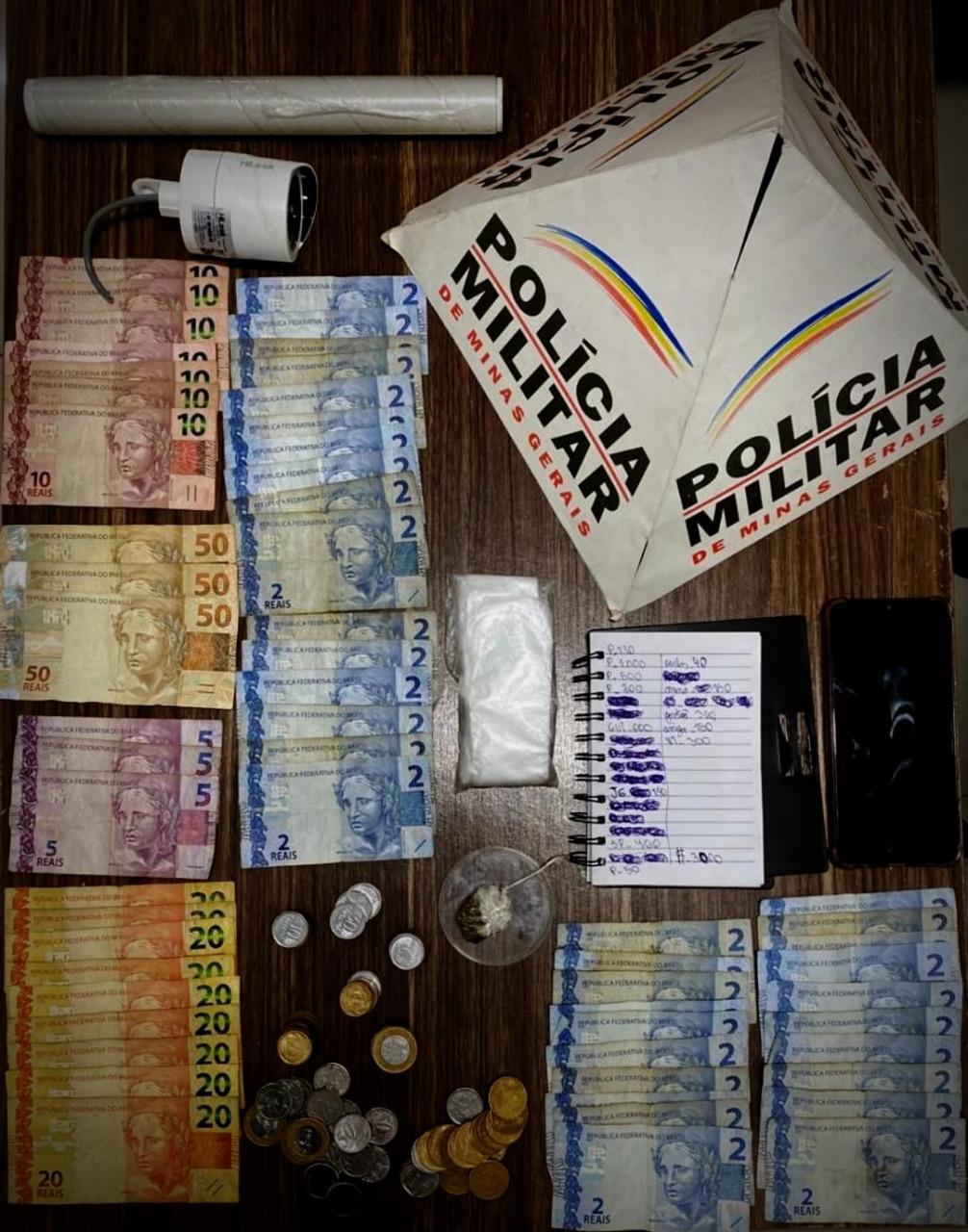 Homem é preso por tráfico de drogas no bairro Caiçaras