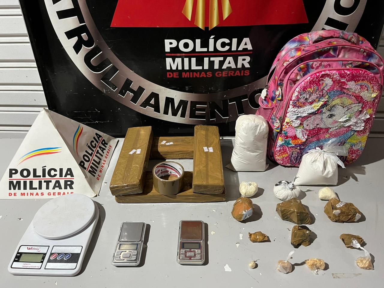 Mulher é presa por tráfico de drogas em Benfica