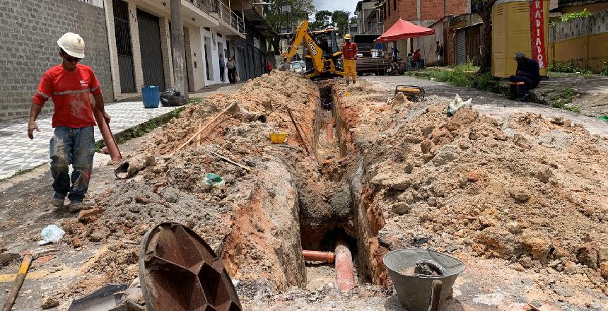 Obras de remodelação de 920 metros de redes de esgoto avançam no Bairro São Benedito
