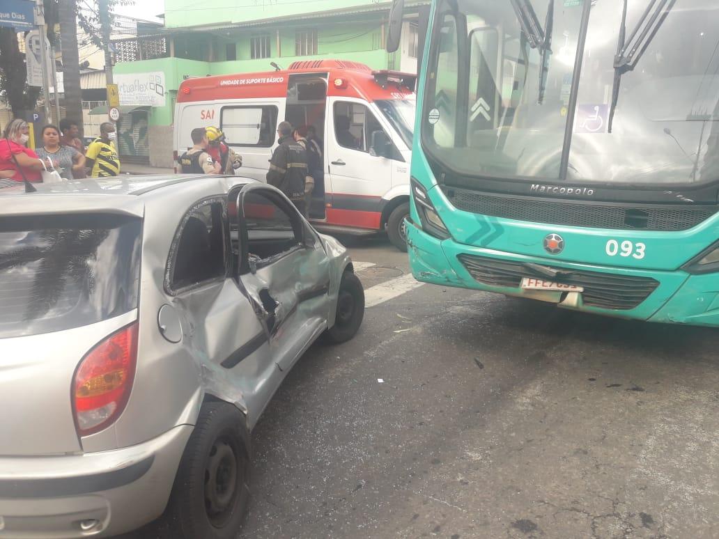 Acidente entre carro e ônibus em Benfica não deixa nenhum ferido
