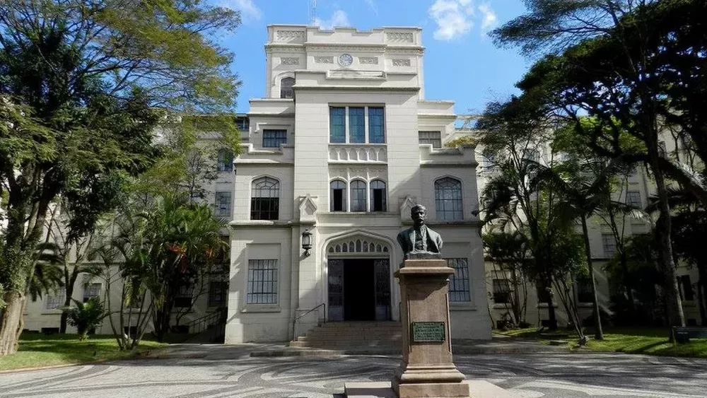 Aluna de medicina da USP desviou quase R$ 1 milhão da poupança de formatura da turma, denunciam colegas