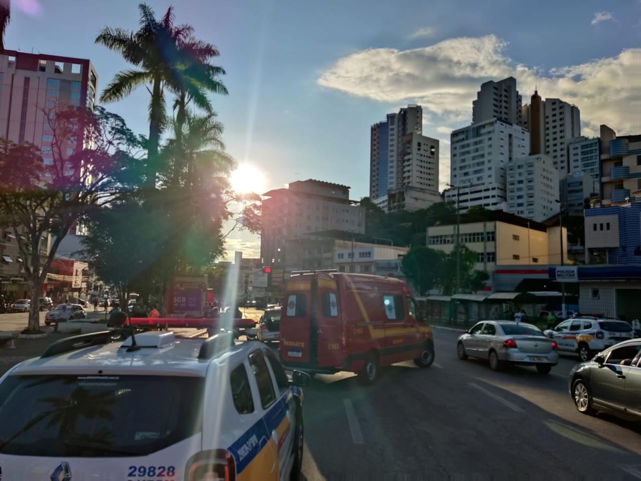 Bombeiros atendem vítima de atropelamento no centro de CONSELHEIRO LAFAIETE