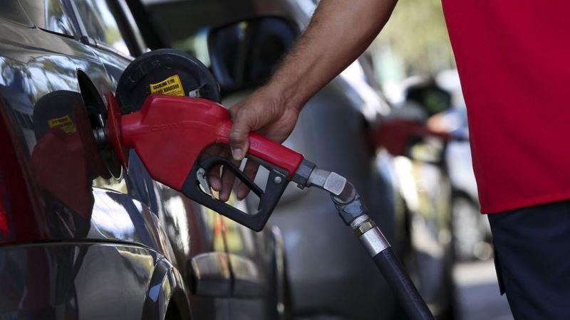 Com redução, litro de gasolina chega a média de R$ 5,06 em Juiz de Fora