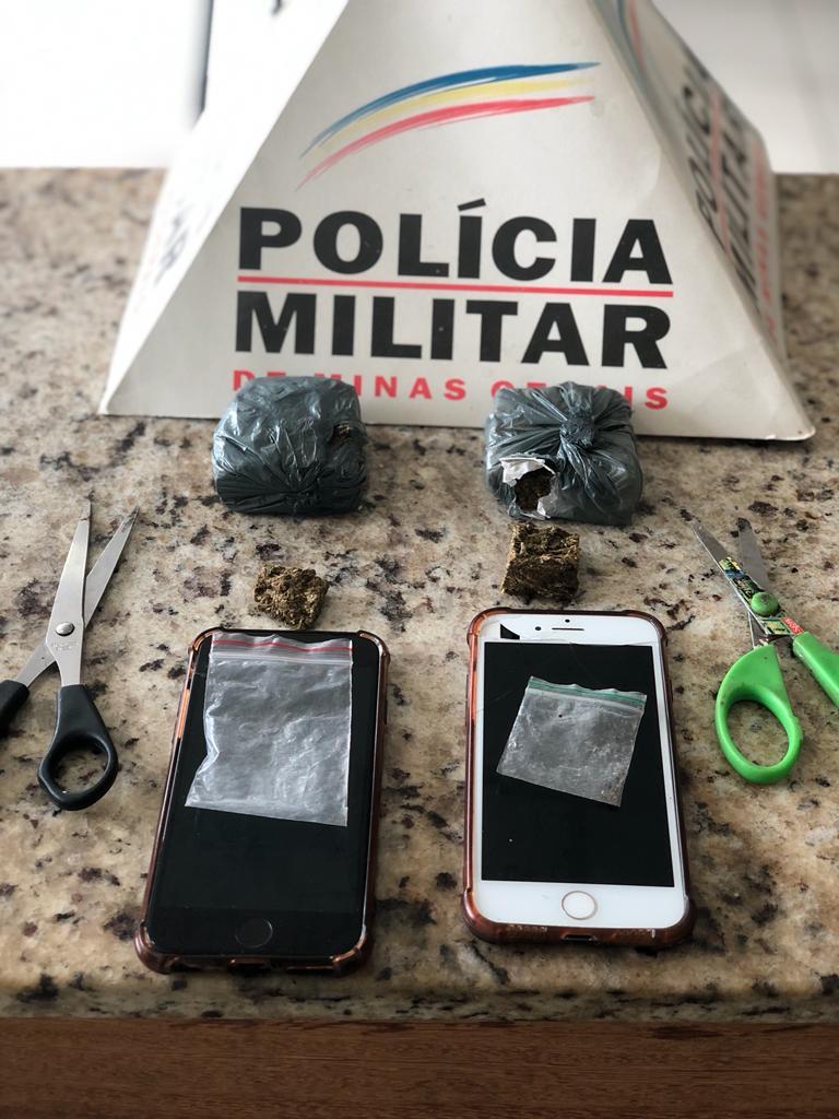 Dois adolescentes são presos por tráfico de drogas em Barbacena