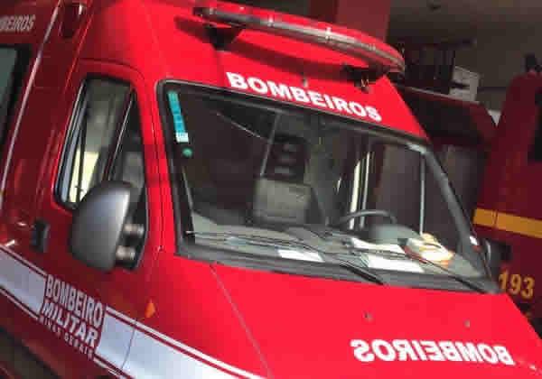 Homem se choca contra espelho e acaba com corte no braço