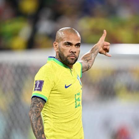 Jogador Daniel Alves é preso na Espanha
