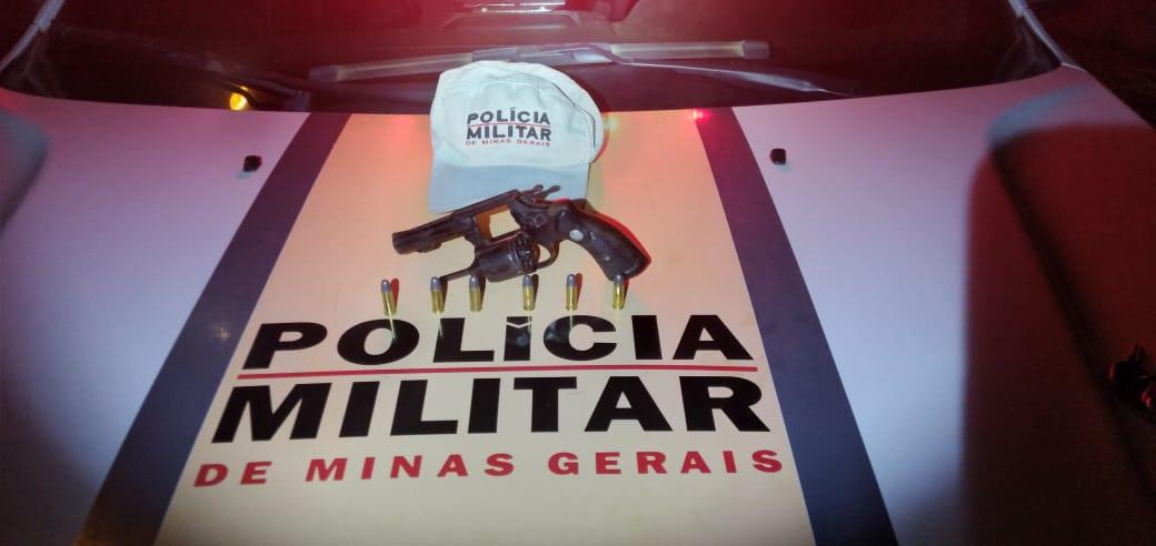 Jovem é preso por porte ilegal de arma de fogo em Visconde do Rio Branco