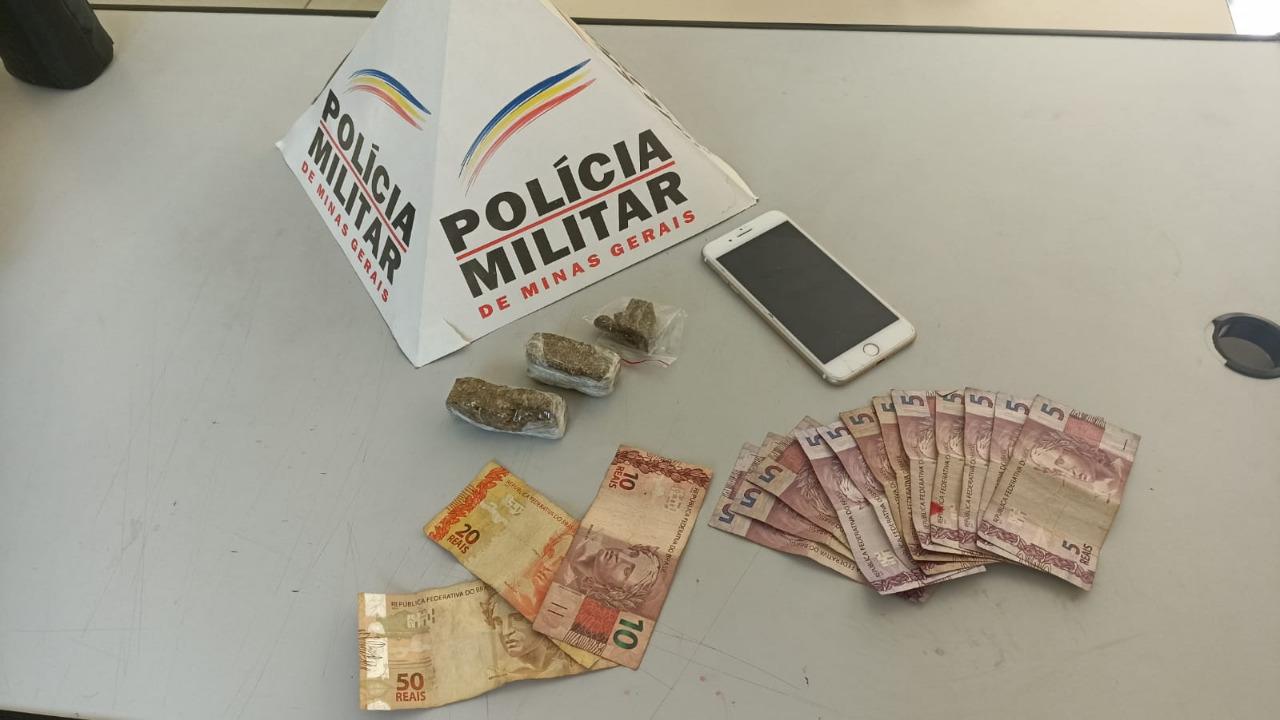 Jovem é preso por tráfico de drogas em Barbacena