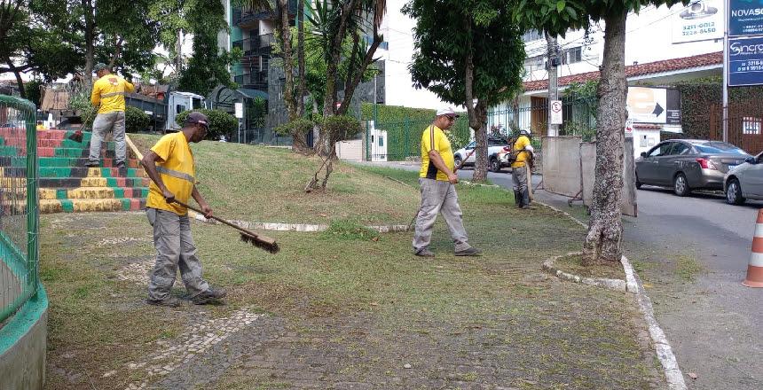 PJF atende quase 30 praças em quatro dias com limpeza e poda de grama