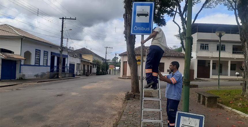 PJF realiza revitalização de toda sinalização vertical do bairro Paula Lima