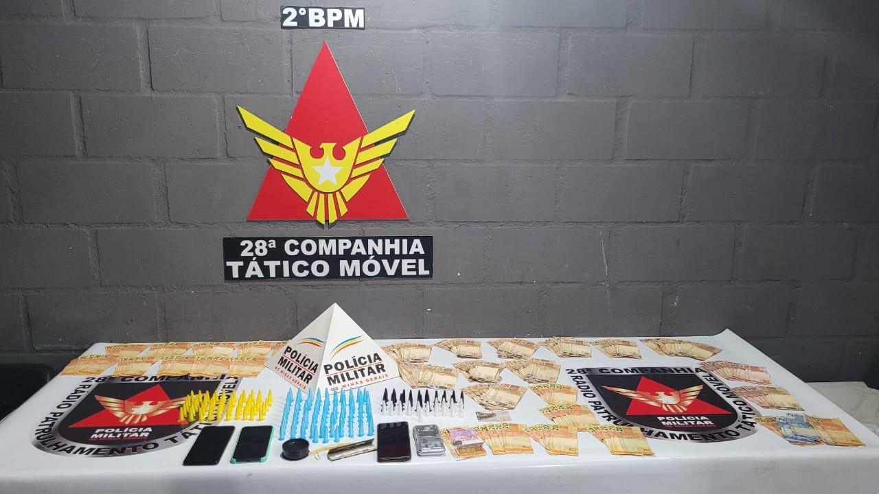 PM apreende 184 pinos de cocaína e R$11.770 no Vila Ideal