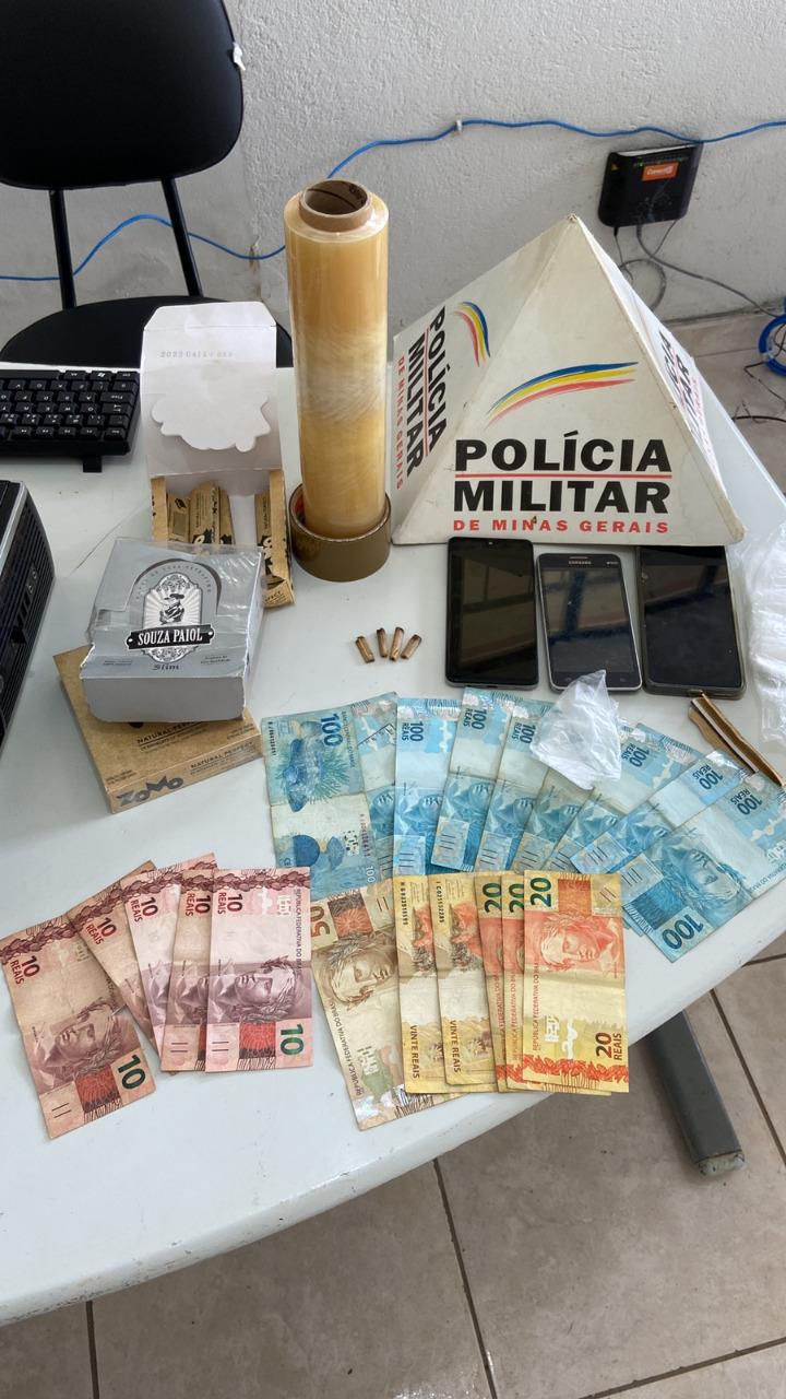 PM apreende drogas em Alfredo Vasconcelos